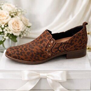 Clarks Collection Trish Bell Leopard Print Shootie Womens Slip-On Size 9.5
